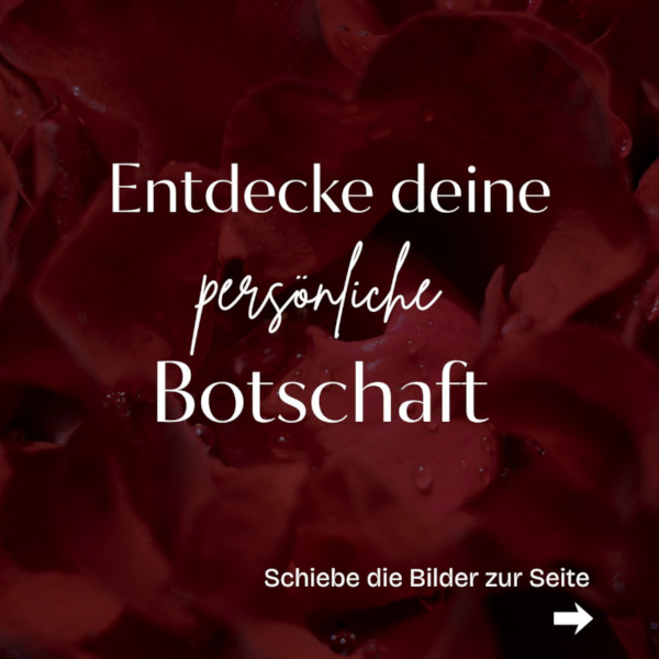 MAÏSON WERNET - Modell im schwarzen Cape